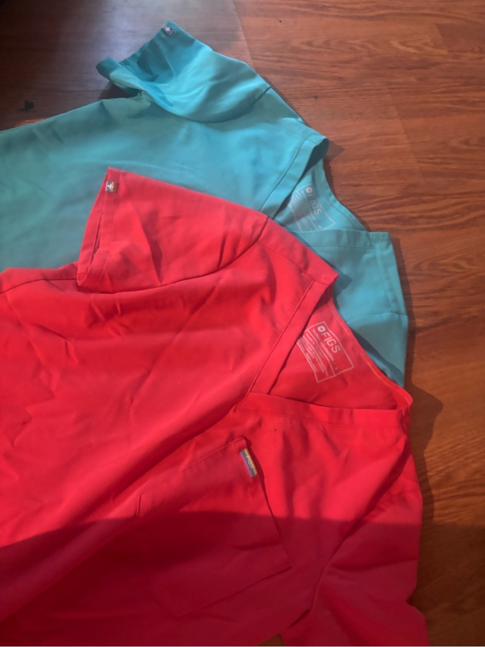 Figs V-Neck Tops in Coral and Teal (2-Pack)